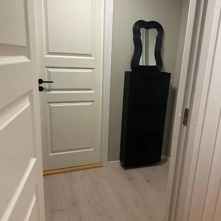 Koselig Ved Flyplass, Buss Og Natur 트롬쇠